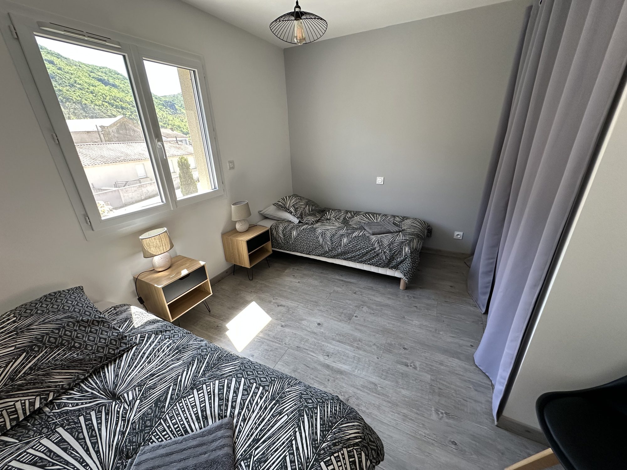 Chambre avec deux lits simples