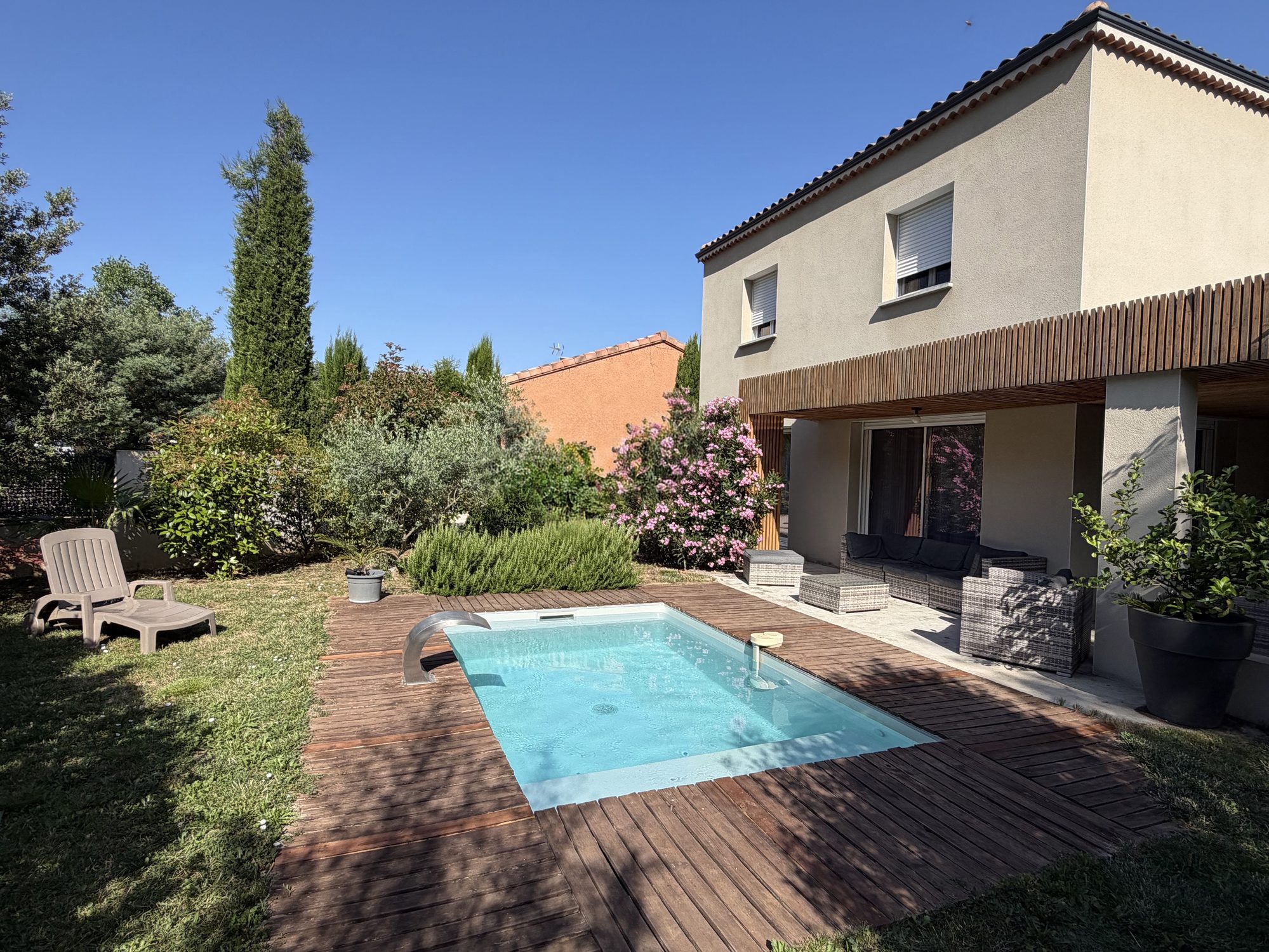 Façade de la villa Les Cabritas avec sa piscine privée