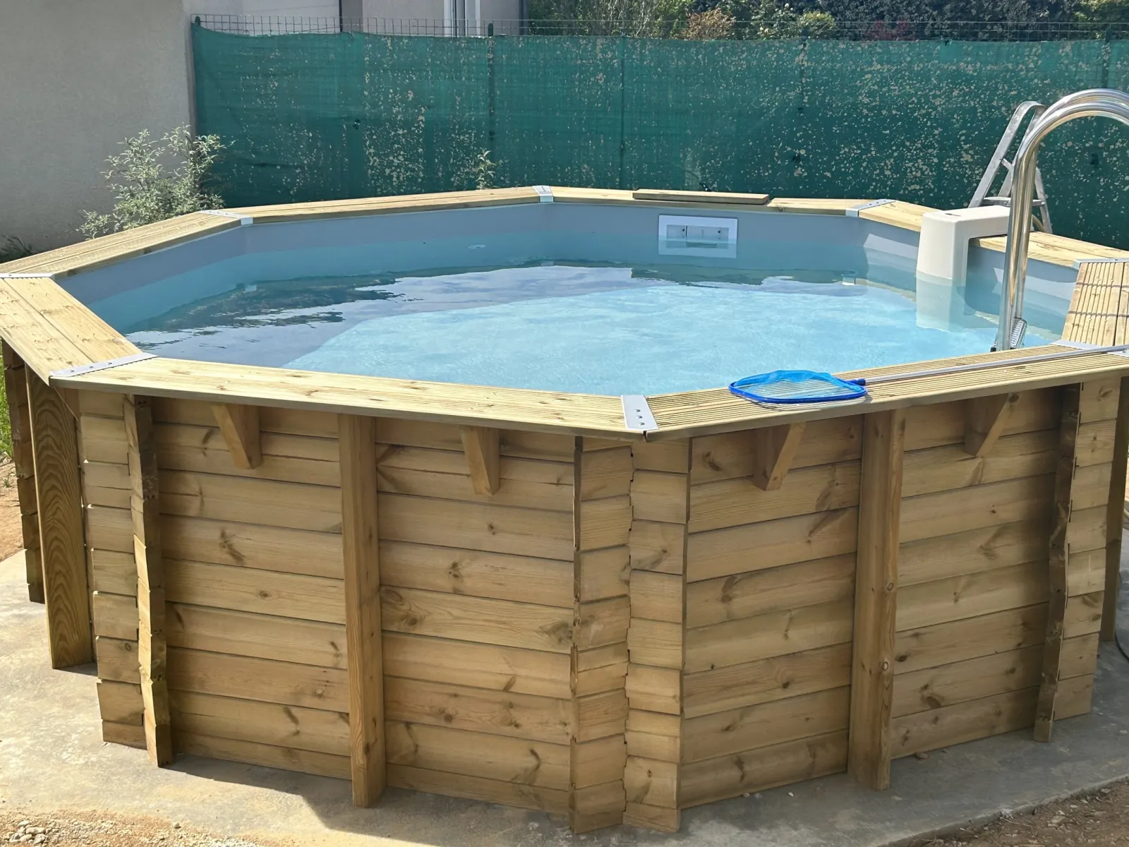 Piscine bois hors sol du gîte Les Cabritas Sud Ardèche